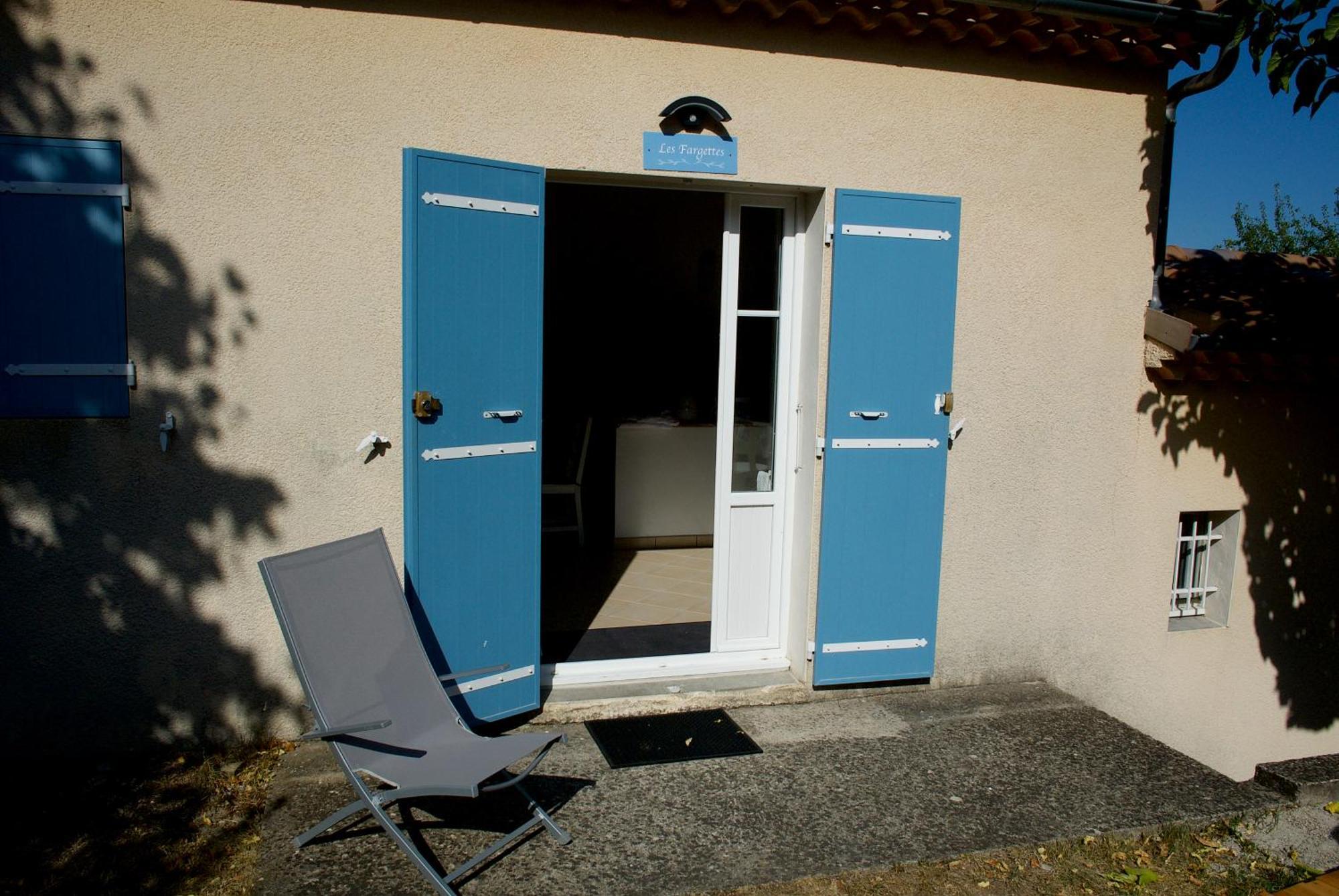 Le Nid Douillet: Charming House with Garden View in Privas Apartment Exterior photo
